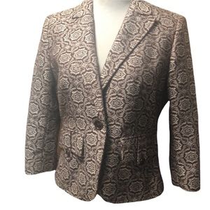 🛍️# 235 EUC Embroidered 3/4 Sleeve Short Jacket